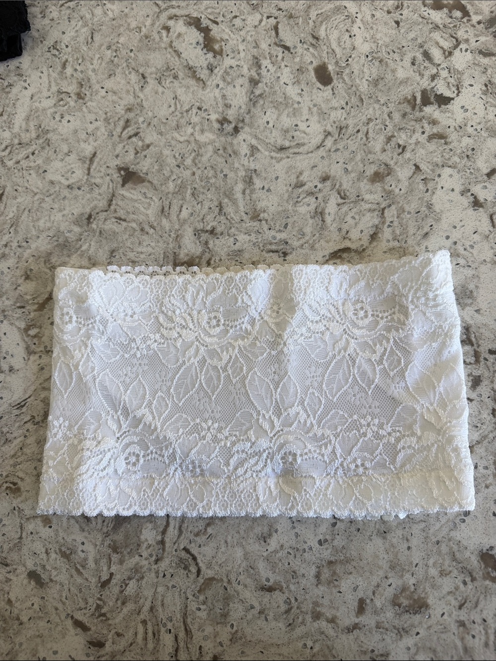 Zenana Outfitters White Lace Bandeau